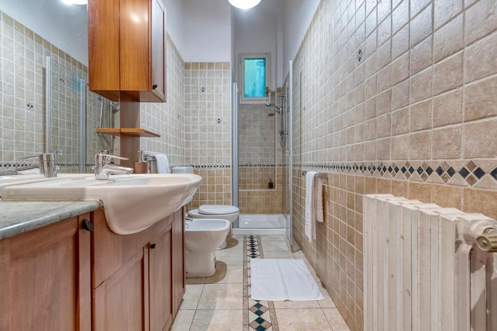 Fine Arts Apartment - Tv 40' Hd Netflix Prime Dazn Bolonia Exterior foto